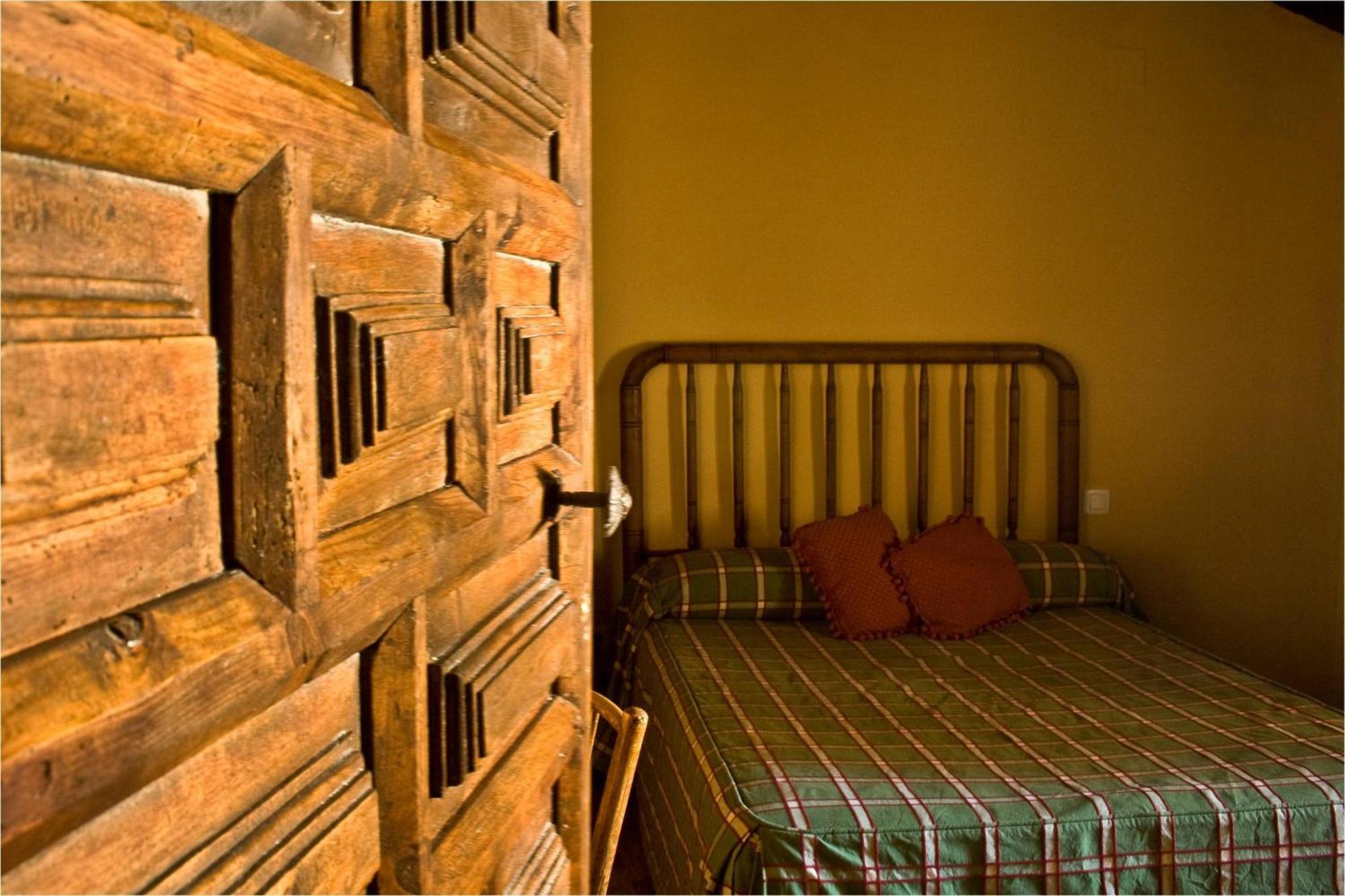 Hotel Los Leones - Adults Only Rubielos De Mora Bagian luar foto